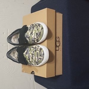 youth cameo UGG canvas casual sneakers unisex..can fit a women size 6-6.5